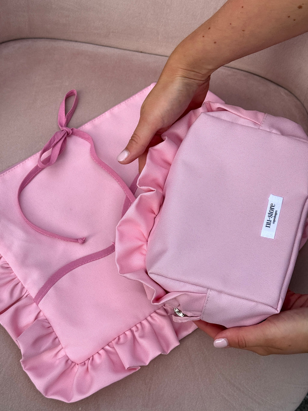 Waterproof Frill Bubblegum Pink Case